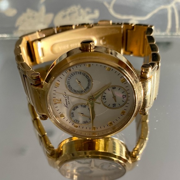 Kenneth Cole Watch - Picture 2 of 2